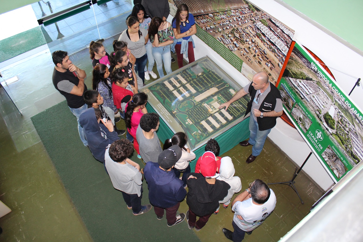 Alunos de Riozinho visitam a Ceasa